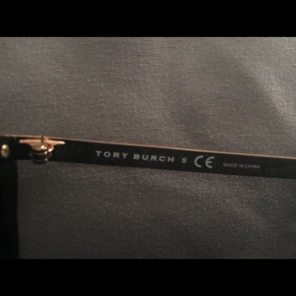 Authentic Tory Burch sunglasses with gold case - Picture 4 of 6